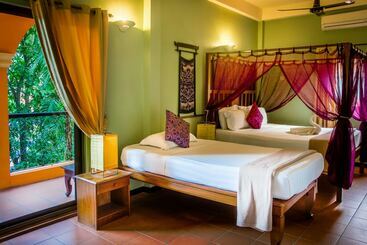 בית מלון כפרי Robam Inn