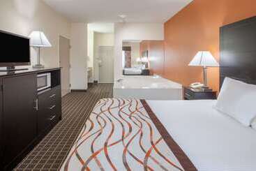 فندق Baymont By Wyndham South Haven