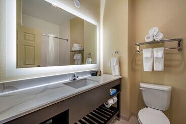 هتل Best Western Plus Monica Royale Inn & Suites