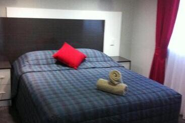 בית מלון כפרי Cattlemans Country Motor Inn & Serviced Apartments