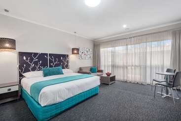 هتل Comfort Inn Deakin Palms