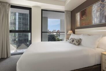 هتل Oaks Brisbane On Felix Suites