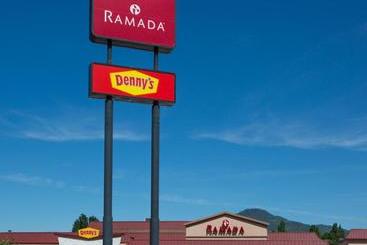 هتل Ramada By Wyndham Medford  & Conference Center