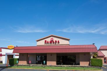 هتل Ramada By Wyndham Medford  & Conference Center