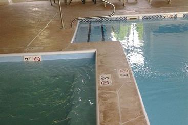 هتل Toledo Bridgepointe Inn & Suites By Hollywood Casino, Downtown, Owens College