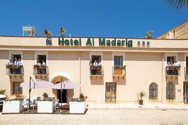 בית מלון כפרי Al Madarig