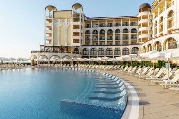 فندق Alua Helios Bay