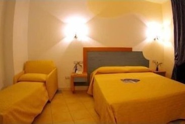 Отель Club Cala Longa