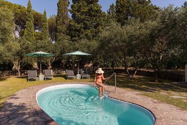 בית מלון כפרי Costa Del Capitano Seaside Villas