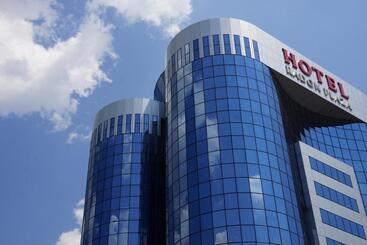 فندق Radon Plaza