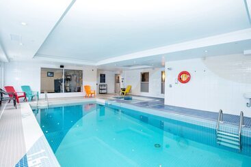 Sandman Hotel & Suites Calgary West