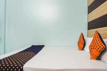 酒店 Spot On 43036 Gokul Lodge And Mauli Pure Veg Restaurant