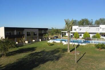 هتل آپارتمان Complejo Colon Village