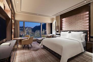 Four Seasons Hotel Hong Kong