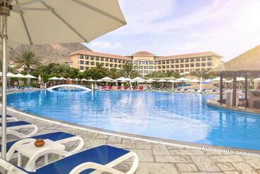فندق Fujairah Rotana Resort & Spa   Al Aqah Beach