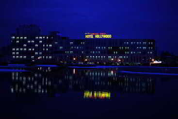 בית מלון כפרי Hollywood