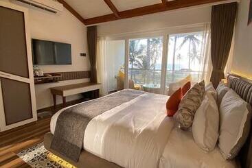 هتل Longuinhos Beach Resort