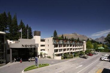 Novotel Queenstown Lakeside