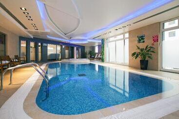 هتل آپارتمان Residhome Paris Massy