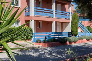 استراحتگاه Malibu Village