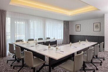 هتل آپارتمان Staybridge Suites Dubai Financial Centre, An Ihg