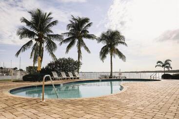 فندق Boca Ciega Resort