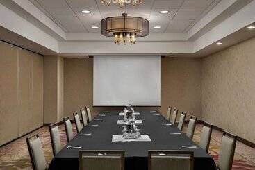 هتل Doubletree By Hilton Irvine   Spectrum