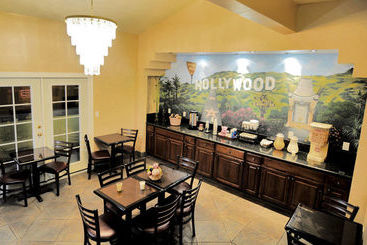 هتل Hollywood Inn Express South