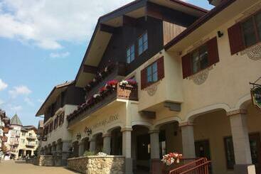 ホテル Sun Peaks Lodge