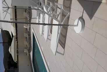 هتل Trogirski Dvori