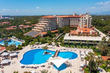 リゾートホテル Bellis Deluxe Hotel & Heated For Winter Aqua Park