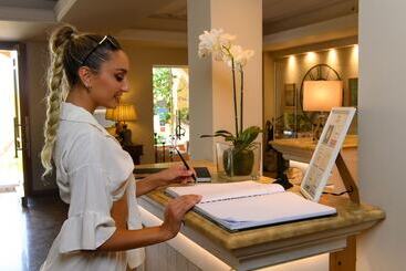 Art Hotel Debono