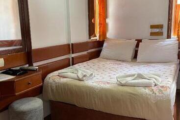 Hotel Karyatit Kaleici