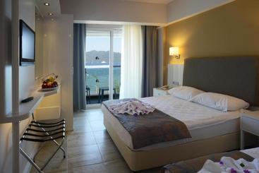 فندق Maris Beach