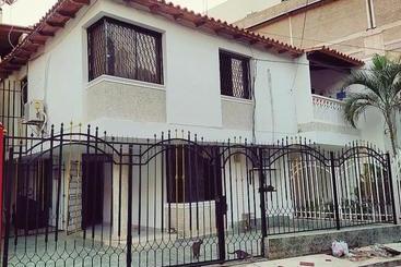 הוסטל Hostal Villa Del Mar   Rodadero