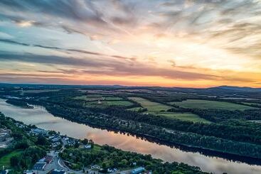 호텔 Florenceville Inn, Restaurant & Pool