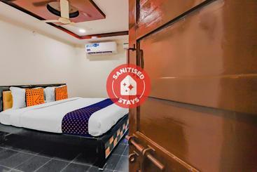 هتل Spot On  Grand Inn