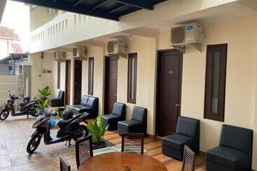 호텔 Jatiwinangun Homestay Near Gor Satria Purwoketo Mitra Reddoorz