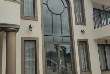 تختخواب و صبحانه Winchester Place