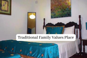 مبيت وإفطار Lajuela Bnb & Hostel