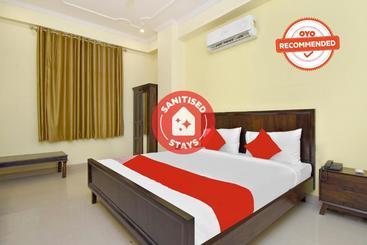 בית מלון כפרי Collection O 77314  Paris