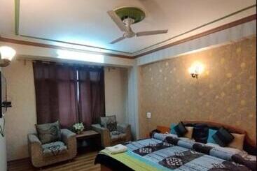 בית מלון כפרי Mehar Srinagar