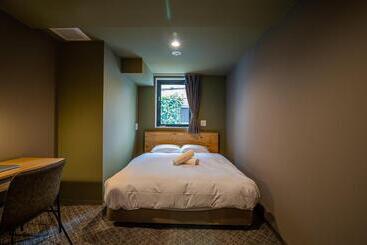 Wise Owl Hostels River Tokyo