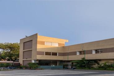 Отель Spot On 77058  Luv Palace 2