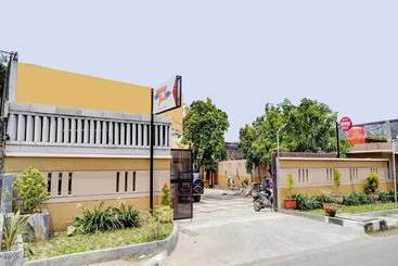 酒店 Oyo 90140 Nginep Yuuk Guest House