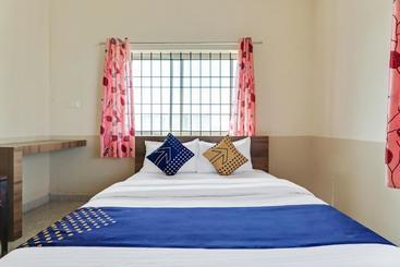 Hotel Vaccinated Staff Spot On 76940 Sri Annapoorneshwari Residency Boarding & Lodging