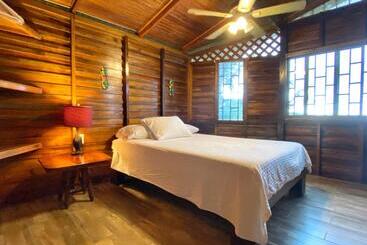 ベッドアンドブレックファースト Pacific Edge Eco Lodge