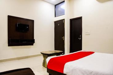 בית מלון כפרי Oyo 76644 Paradise Palace