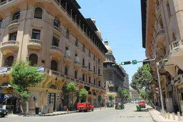 El Ahram Hostel & Apartments