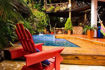 هتل Hostal Antawara Tayrona